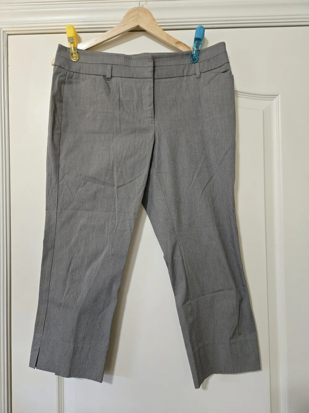New York & Company Black Stretch Dress Capris Label Detail